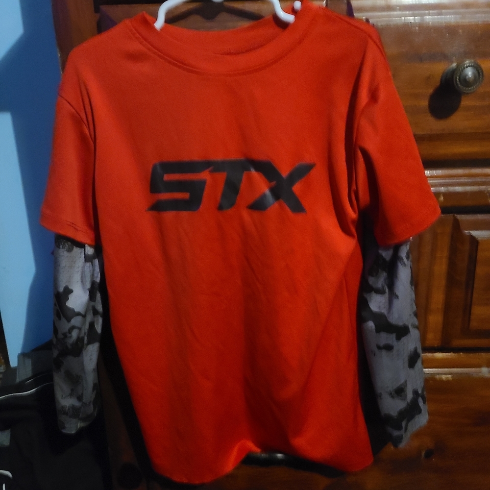 !!.             Boys size 7 long sleeve top